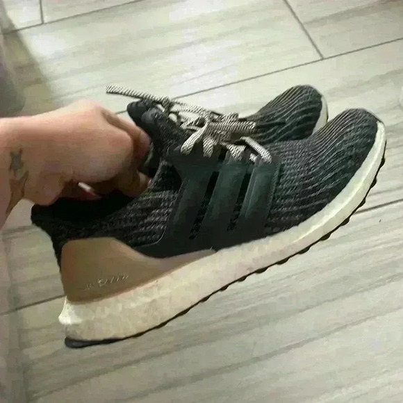 Adidas Ultra Boost - Picture 3 of 6
